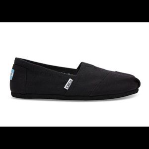 TOMS black woman’s canvas classics